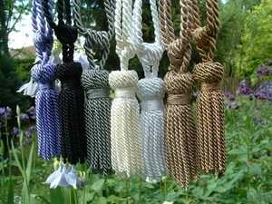 Raffhalter/QUASTE "ANCOLIE" in schwarz, weiß, grau etc./HANDMADE in GERMANY! - Bild 1 von 12