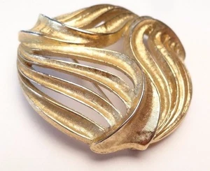 VINTAGE RUNDE SCHÖNE MONET GEWELLTE GOLDFARBENE BROSCHE ANSTECKNADEL. - Bild 1 von 5