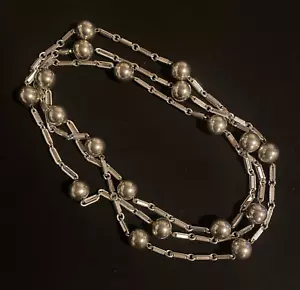 Collana flapper sfera galleggiante testurizzata tono argento firmata Monet - Foto 1 di 7