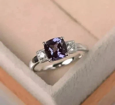 Anillo de compromiso de alejandrita natural que cambia de color de 2,24 quilates de oro blanco sólido de 14 k Foto 1 de 4