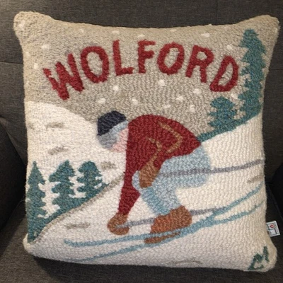 Almohada de lana enganchada a mano Chandler 4 esquinas Wolford esquiador de descenso 16 X 16 Foto 1 de 3