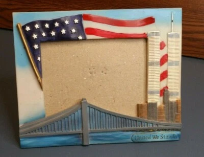 UNITED WE STAND Photo Frame w Flag&Brooklyn Bridge&World Trade Center 3.5x4.5pic - Image 1 of 4