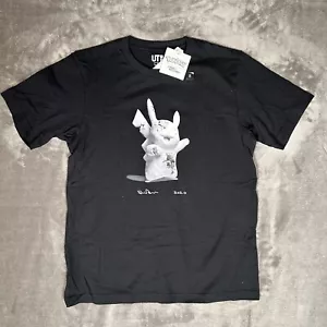 Camiseta Uniqlo Pokemon x Daniel Arshman Pikachu UT Negra Para Hombre Talla Pequeña - Imagen 1 de 6