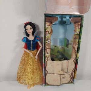 Disney Store Snow White Classic Doll with doll brush New - Picture 1 of 6
