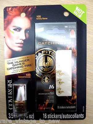 NUEVO Juegos del Hambre BRONCE SELLADO Dúo de Uñas Calcomanías Disfraz Juegos con disfraces Cubierta Niña Foto 1 de 4