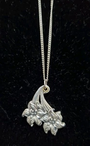 VINTAGE 1949 MADRE BENEDETTA CON CIONDOLO STERLING FIORI SCIVOLOSI E CATENA 18" - Foto 1 di 6