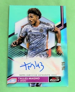 2024 Topps Finest MLS TALES MAGNO AUTO REFRACTOR VERDE AZULADO # 75/75 CASI NUEVO-COMO NUEVO NYCFC - Imagen 1 de 4