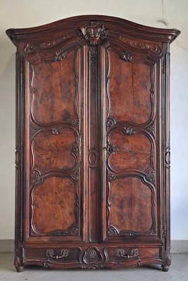Armoire de mariage Louis XV En Noyer Sculpté - Photo 1/4