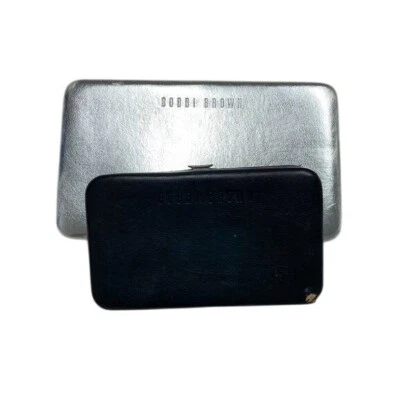 Juego de Estuche de Maquillaje de Viaje Bobbi Marrón Mini Negro y Plata Colección de Boda Foto 1 de 4