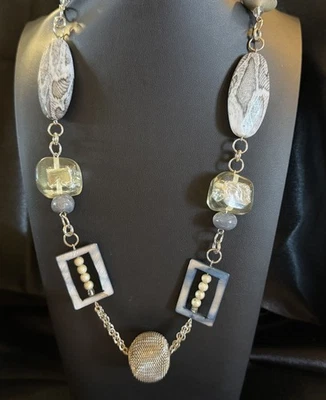 "Collar Chico's 42"" largo vintage de una hebra esfera de metal tono plateado sin usar" Foto 1 de 3