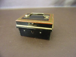 Vintage englische Fabrikat kleine Metall Schlosskasten (fehlender Schlüssel) - Bild 1 von 7