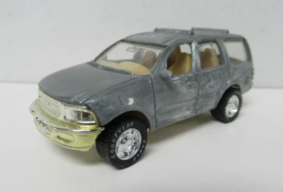 1998 Matchbox Premiere First Edition Silver Ford Expedition - Image 1 of 4