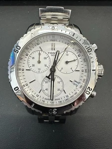 Orologio TISSOT T06741717A Cronografo Quadrante Argento Acciaio Inox Quarzo 200m - Foto 1 di 10