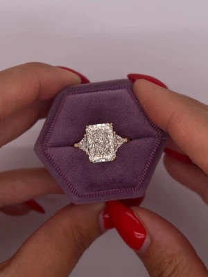 Radiant 7.05 Lab Grown Diamond For Engagement Ring IGI Certify F VS2 Silver Ring - Image 1 of 4