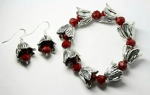 Crystal Flower Pewter Silver Bud Faceted Red Stretchy Elastic Bracelet Size 6.5 - Picture 1 of 5