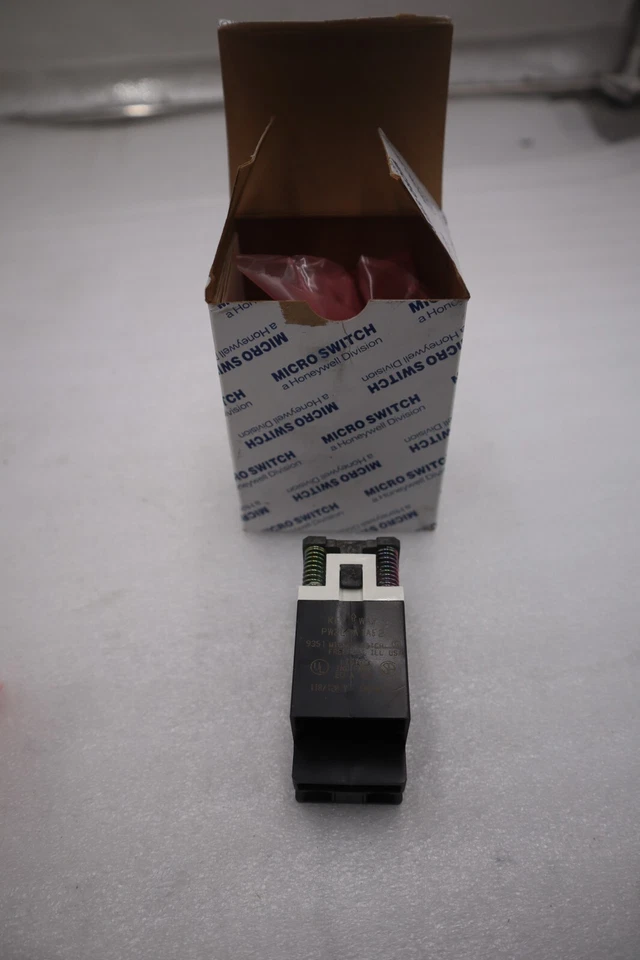 NEW OPEN BOX Honeywell Microswitch Kit IPW2L2C7BF2 Pilot Light PW2L2A1AF2 G780A - Image 1 of 4