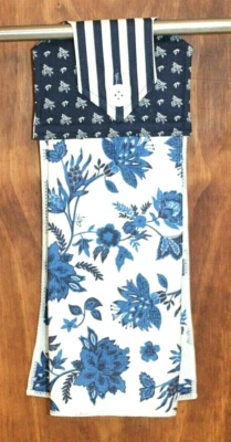 TOALLA DE MANO COLGANTE HECHA A MANO CON ESTAMPADO FLORAL A RAYAS AZUL MARINO Y BLANCO Foto 1 de 3