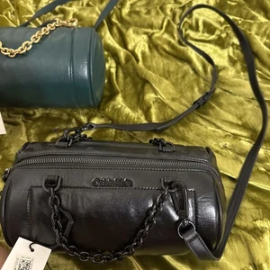 Bolso Cruzado Calvin Klein Hailey Negro Nuevo con Etiquetas Redondo Raro Elegante Cadenas Cremallera Cartera - Imagen 1 de 5
