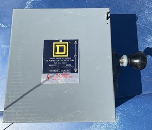 Square D Double Throw Safety Switch 30 Amp 240 Vac, Cat. #92251, Type 1, INDOOR - Picture 1 of 14
