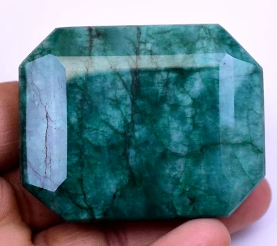 582.0 Ct Natural Huge Green Emerald Earth-Mined Certified Museum Use Gemstone - Image 1 of 4