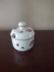 Villeroy & Boch Malaga Porcelain Strawberry Jelly Jam Jar Sugar Bowl W/ Lid - Picture 1 of 3