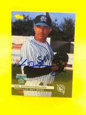 PERSONAL AUTOGRAPH Vic Darensbourg 1993 Classic #15