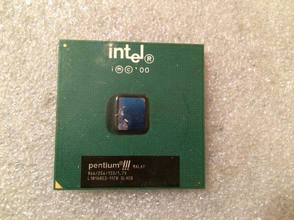 Processore Intel Pentium III SL4CB 866MHz 133MHz FSB 256KB L2 Socket PPGA370 - Immagine 1 di 1