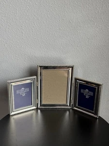 RARA Cornice portafoto classica ARGENTO placcata PERLINE ritratto pieghevole (3) cornice 3x5 - Foto 1 di 2