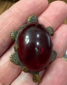 Vintage Turtle Jelly Belly Pin Red Silver - Picture 1 of 2