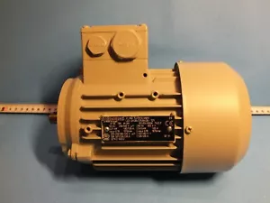 Motor trifásico SIEMENS 1LA7073-4AB12 - Imagen 1 de 12