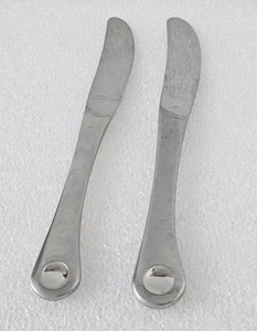 Robert Welch Pendulum Stainless Dinner Knives 9½" Frosted Glossy Dot Set of Two - Picture 1 of 7