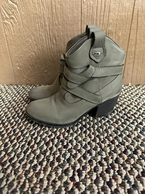 Rocket Dog Sayla Vintage Worn Heeled Boot Women 7 Western Style Gray Pull On - Image 1 of 4