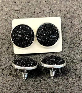 1 pair of handmade black 16 mm wide textured acrylic silver plated earrings - Picture 1 of 4
