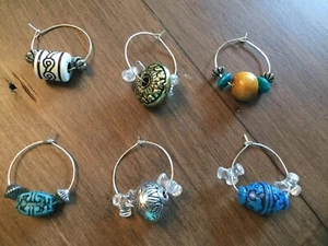 Nuevo juego de 6 marcadores de bebida artesanales con dije de copa de vino (hechos a mano en Texas) - Imagen 1 de 7