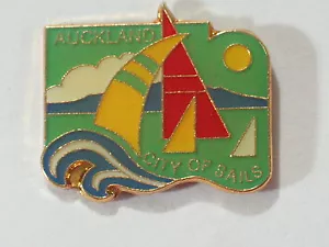 Alfiler Auckland Australia, pasador de sopa de coleccionista de recuerdos de viaje de vela, corbata - Imagen 1 de 2