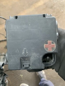 Audi Q5 battery terminal box - Picture 1 of 3