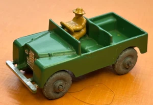 Matchbox Moko Lesney # 12a Land Rover 4GMW + driver VNMint no box watch video - Picture 1 of 4