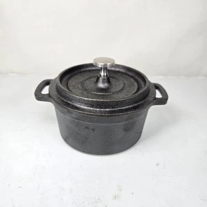 Mini crisol de hierro fundido Hawok de 3,5" de ancho 2" de profundidad con tapa - Imagen 1 de 8