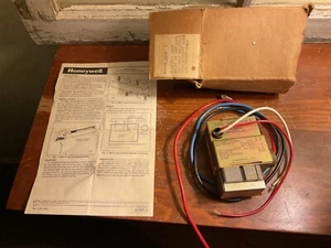 Honeywell R841C 1003 3 Electric Heat Relay 24VAC Coil 120V R841C1003 - Picture 1 of 3