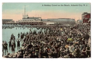 Postal de colección ATLANTIC CITY NJ HOLDAY MULTITUD EN LA PLAYA 1913 072221 Q - Imagen 1 de 2