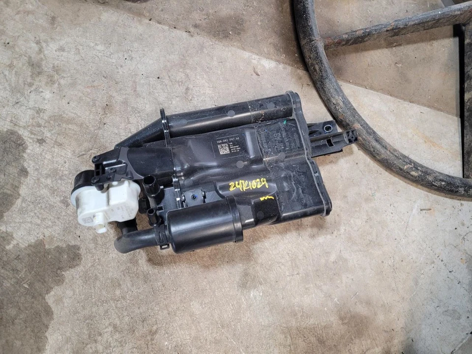 A3 AUDI   2024 Fuel Vapor Canister 1979903 - Imagem 1 de 4