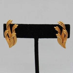 Vintage Coro Earrings Textured Gold Tone Clip-on 1950s - Picture 1 of 5