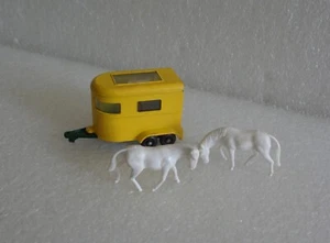VINTAGE 1968 LESNEY MATCHBOX PONY TRAILER 43 43C YELLOW BLACK WHEELS w/HORSES - Picture 1 of 8