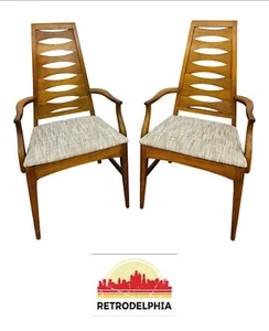 Mid-Century Modern Young Manufacturing Catseye Arm Chairs - Set of 2 - Picture 1 of 6