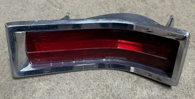 Luz trasera Buick Special 1965 lado del conductor izquierda izquierda lado del conductor usada OEM 65 Foto 1 de 4