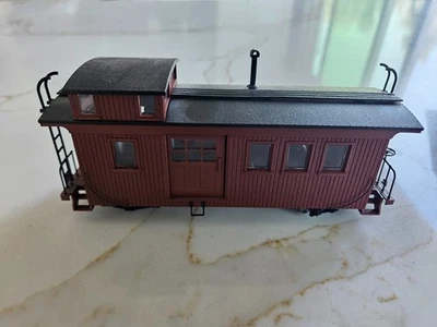 On30 Scale Bachmann Spectrum 26798 Side Door Wood Caboose Unlettered Oxide Red - Image 1 of 4