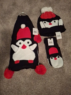 Sombrero de pingüino, mitones, bufanda.  Nuevo Foto 1 de 4
