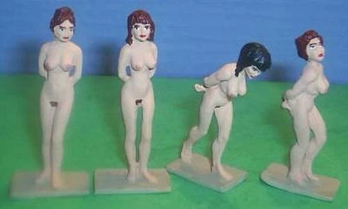 SOLDADOS DE JUGUETE HOJALATA ROMANA SEXY ANTIGUO CAUTIVO ROMANO MUJERES 4 PIEZAS 54 MM Foto 1 de 1