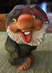 Vintage HENNING Norwegen handgeschnitzt & bemalt Volkskunst Troll Wichtel Figur 3,25" - Bild 1 von 6