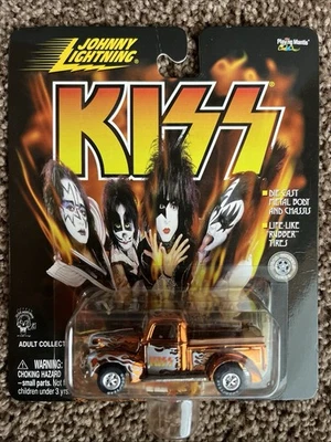 Camioneta pickup fundida a presión Kiss Johnny Lightning Foto 1 de 4